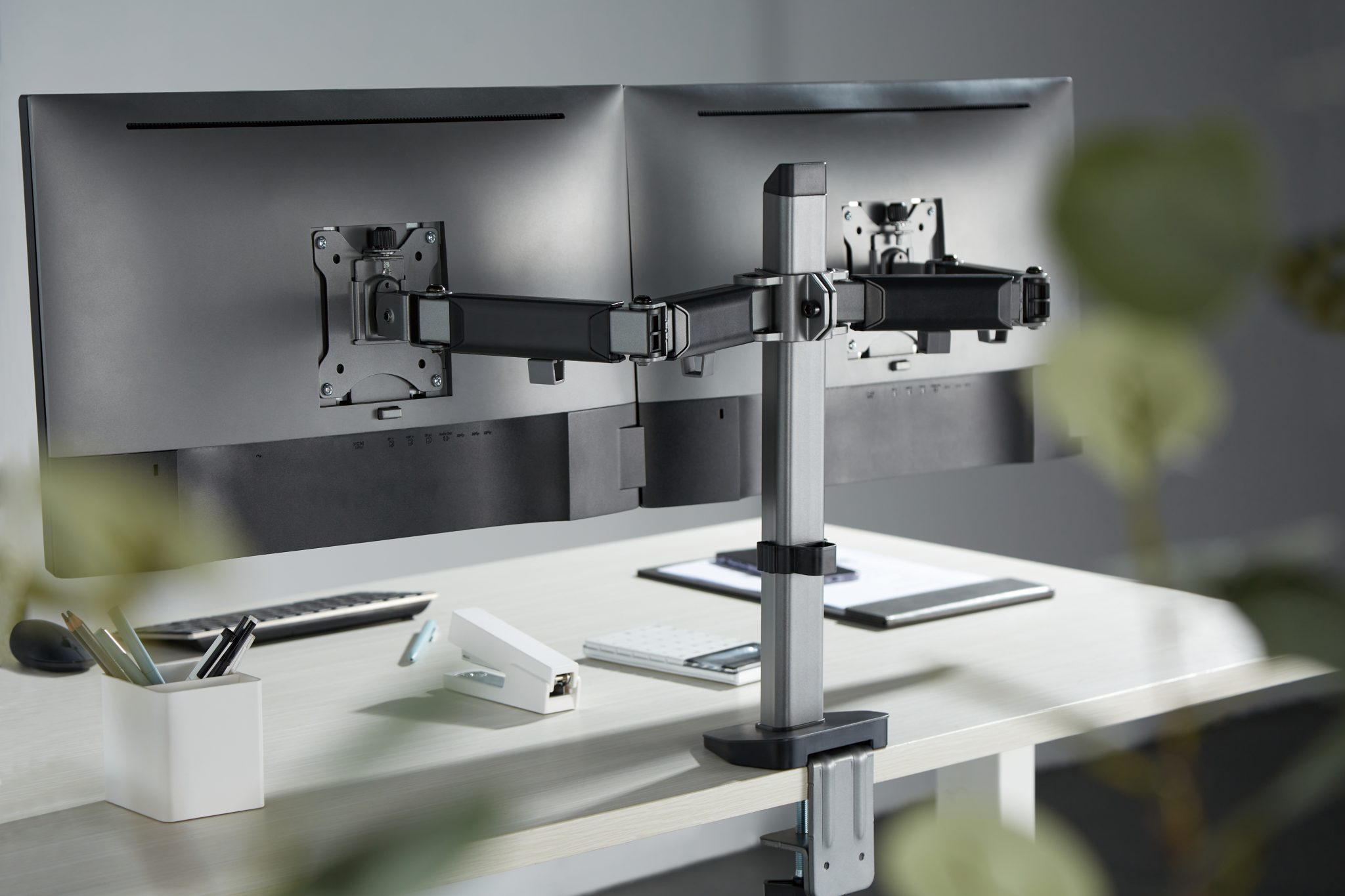 Deluxe Dual Monitor Articulating Monitor Arm the Aryl